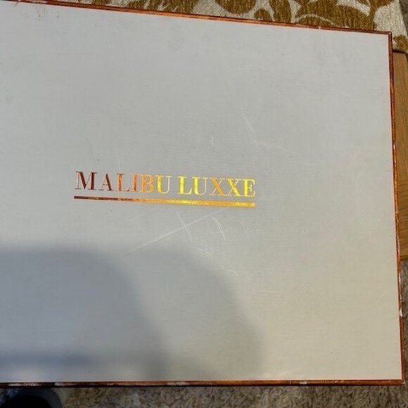 Malibu Luxxe - pom pom throw - Picture 5 of 6